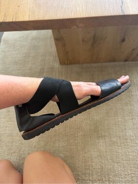 Sorel Black Leather Ankle-Strap Sandals